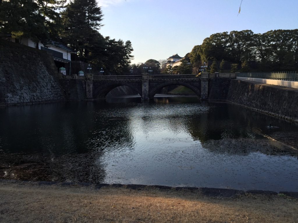 Entrée dans le palais impérial à Tokyo