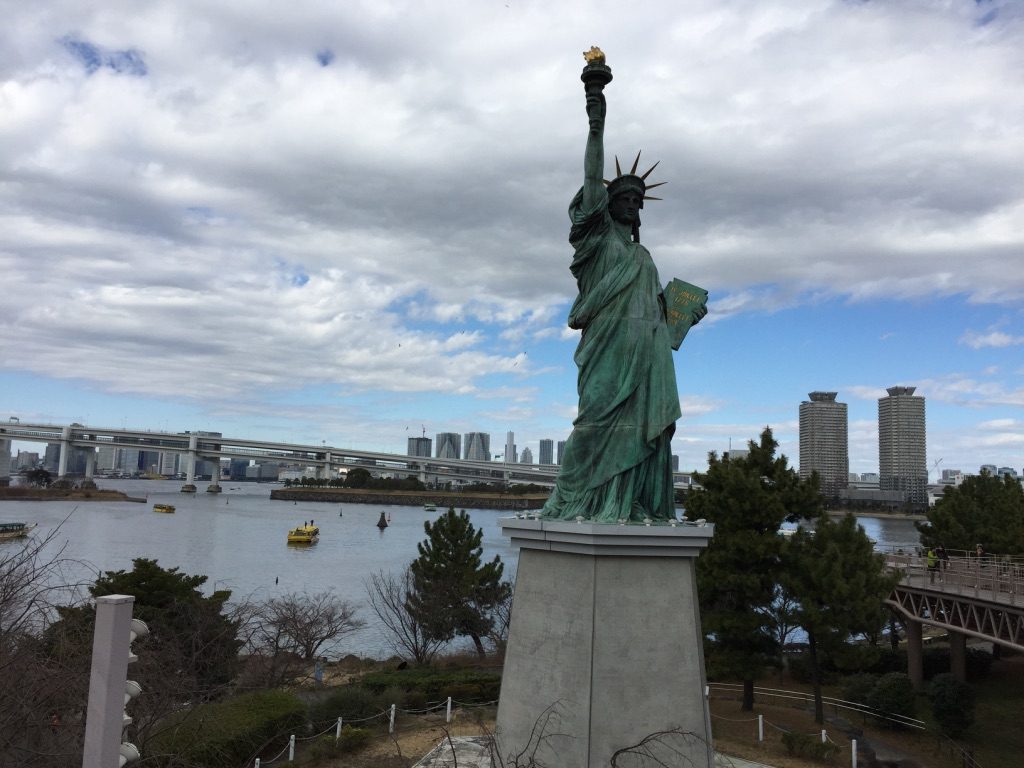 Statue de liberté à Tokyo sur l'île d'Odaiba