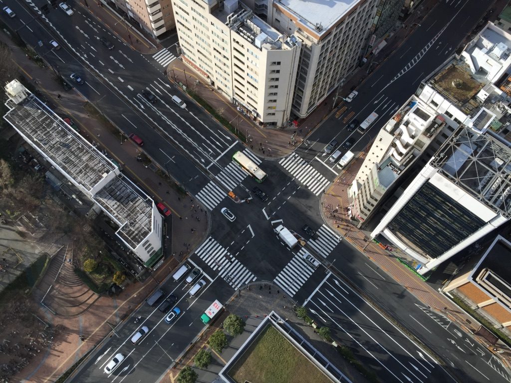 Vue sur la rue depuis le Bunkyō Civic Center