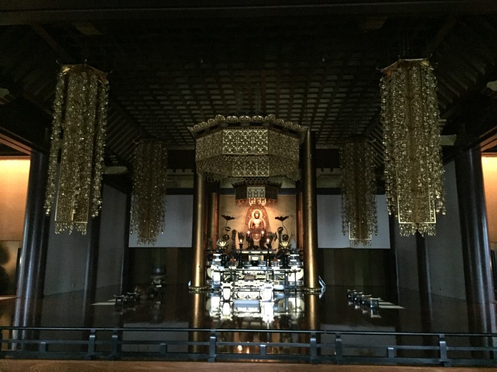 Intérieur du temple bouddhiste Zōjō-ji