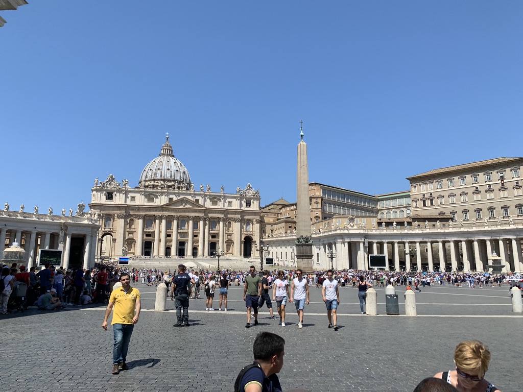 La Place Saint-Pierre à Vatican